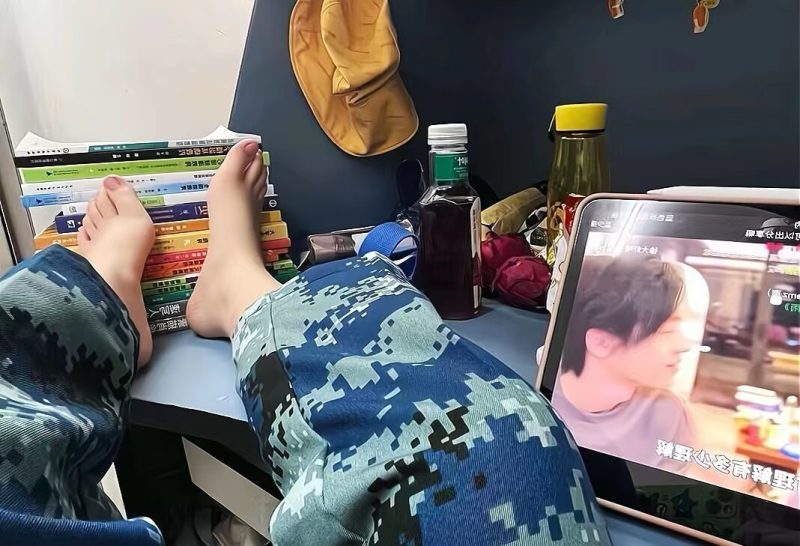 刚入学军训的南方小土豆自己赚点零花钱 - 基地