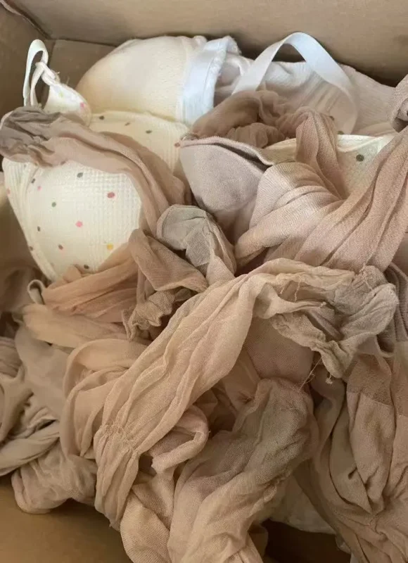 大二女生囡囡和舍友的y味物品 - 基地