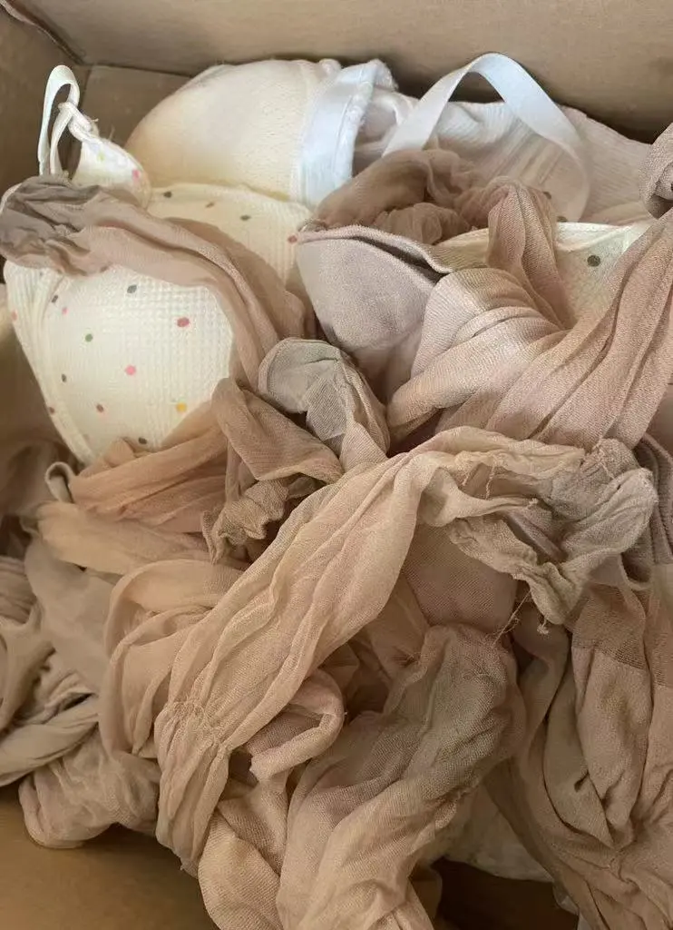 图片[2] - 大二女生囡囡和舍友的y味物品 - 基地