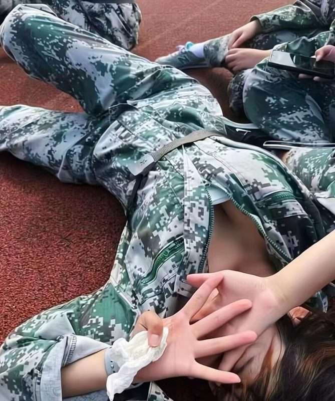 刚入学军训的南方小土豆自己赚点零花钱 - 基地