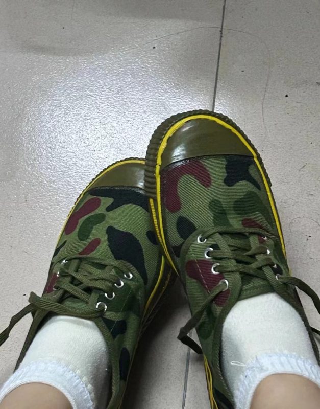 刚入学军训的南方小土豆自己赚点零花钱 - 基地